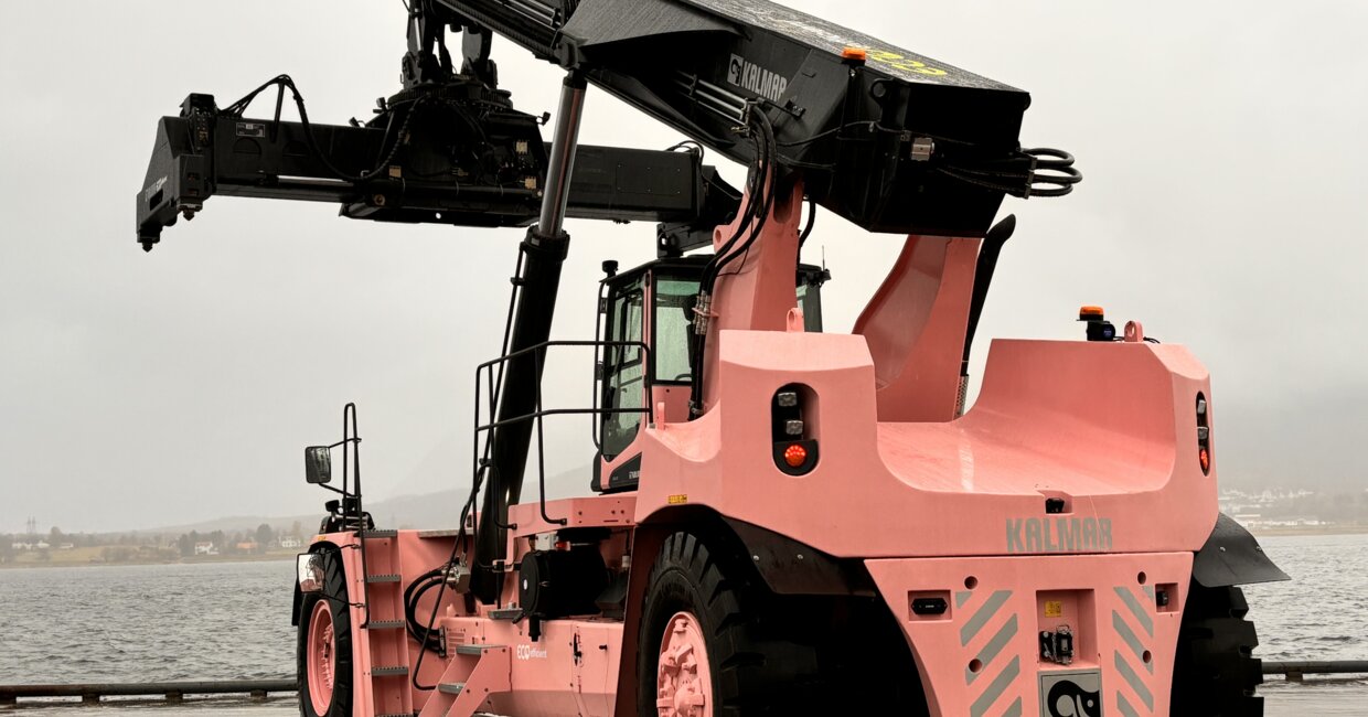 Pink reachstacker champions breast cancer awareness in Norway